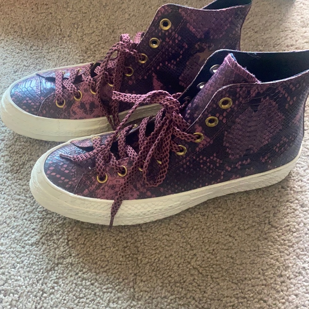 Snakeskin converse